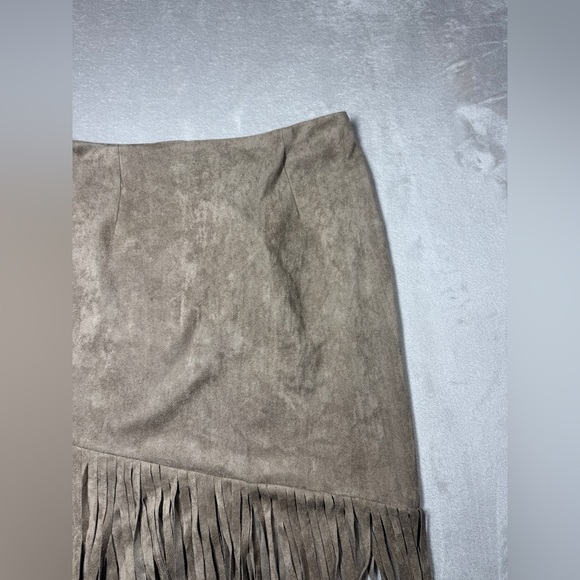 NWT Neiman Marcus Asymmetrical Hem Faux Suede Tan Boho Fringe Mini Skirt Medium - Picture 4 of 14
